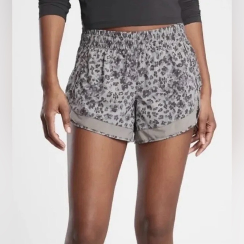 ATHLETA Printed Mesh Racer Run Short 4"  (Medium)